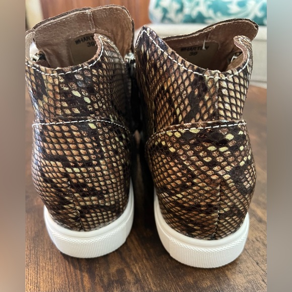 NIB Bernie Mev. Wharton Snake Skin Bootie, Size 39 (8.5) - Picture 10 of 11